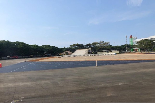 Konstruksi sirkuit Formula E Jakarta di Ancol, Jakarta Utara sudah mencapai 87,9 persen pada Jumat (25/3). Dewa Ketut Sudiarta Wiguna/Antara - Image