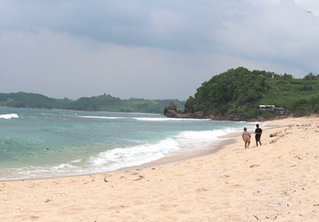 Pantai Pasir Putih Pasetran Gondo Mayit, Kabupaten Blitar - Image