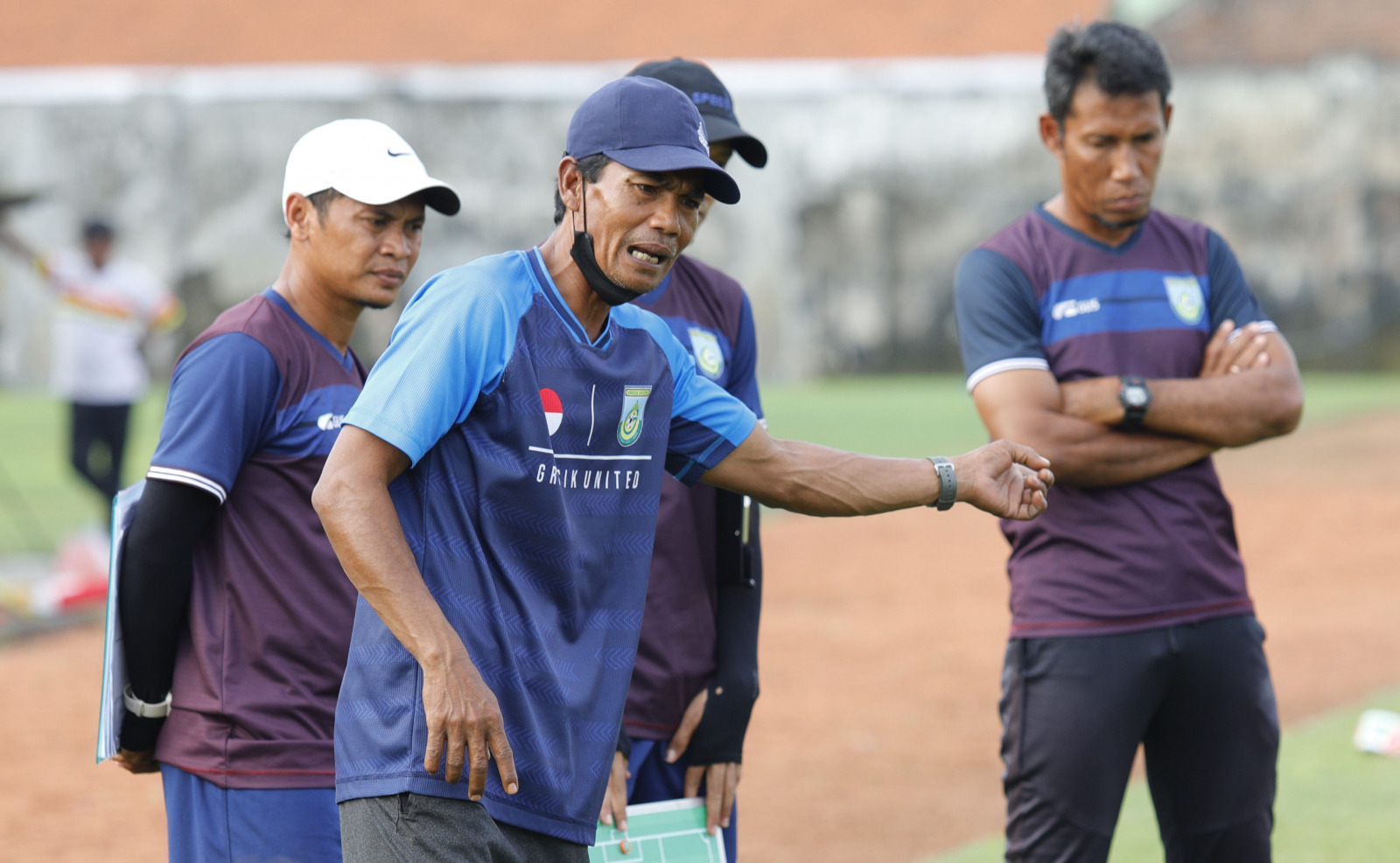 ANGGER BONDAN/JAWA POS LANJUT: Khusairi dipercaya menjadi pelatih Gresik United di Liga 2 musim depan. - Image