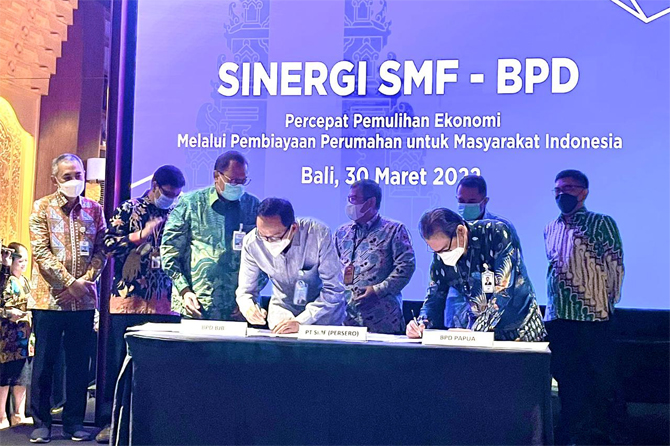 Penandatangan kerja sama PT Bank Pembangunan Daerah Jawa Barat dan Banten Tbk (bank bjb) dengan PT Sarana Multigriya Finansial (Persero) dalam penyaluran dan sharing pembiayaan bjb KPR Sejahtera FLPP. - Image