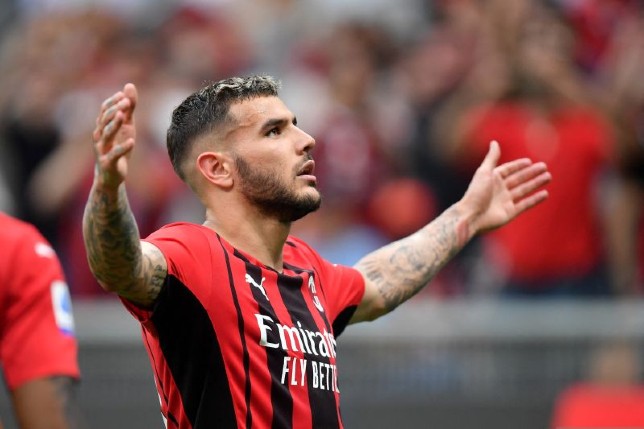Selebrasi Theo Hernandez setelah mencetak gol untuk AC Milan dalam pertandingan Liga Italia lawan Atalanta pada Senin (16/5). Daniele Mascolo/Reuters/Antara - Image