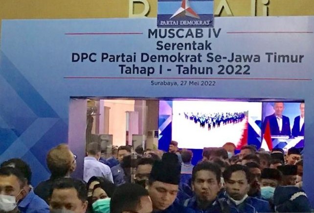 Peserta muscab serentak 17 DPC Partai Demokrat di Jatim usai mengikuti pembukaan di Asrama Haji Surabaya, Jumat (27/5). Fiqih Arfani/Antara - Image