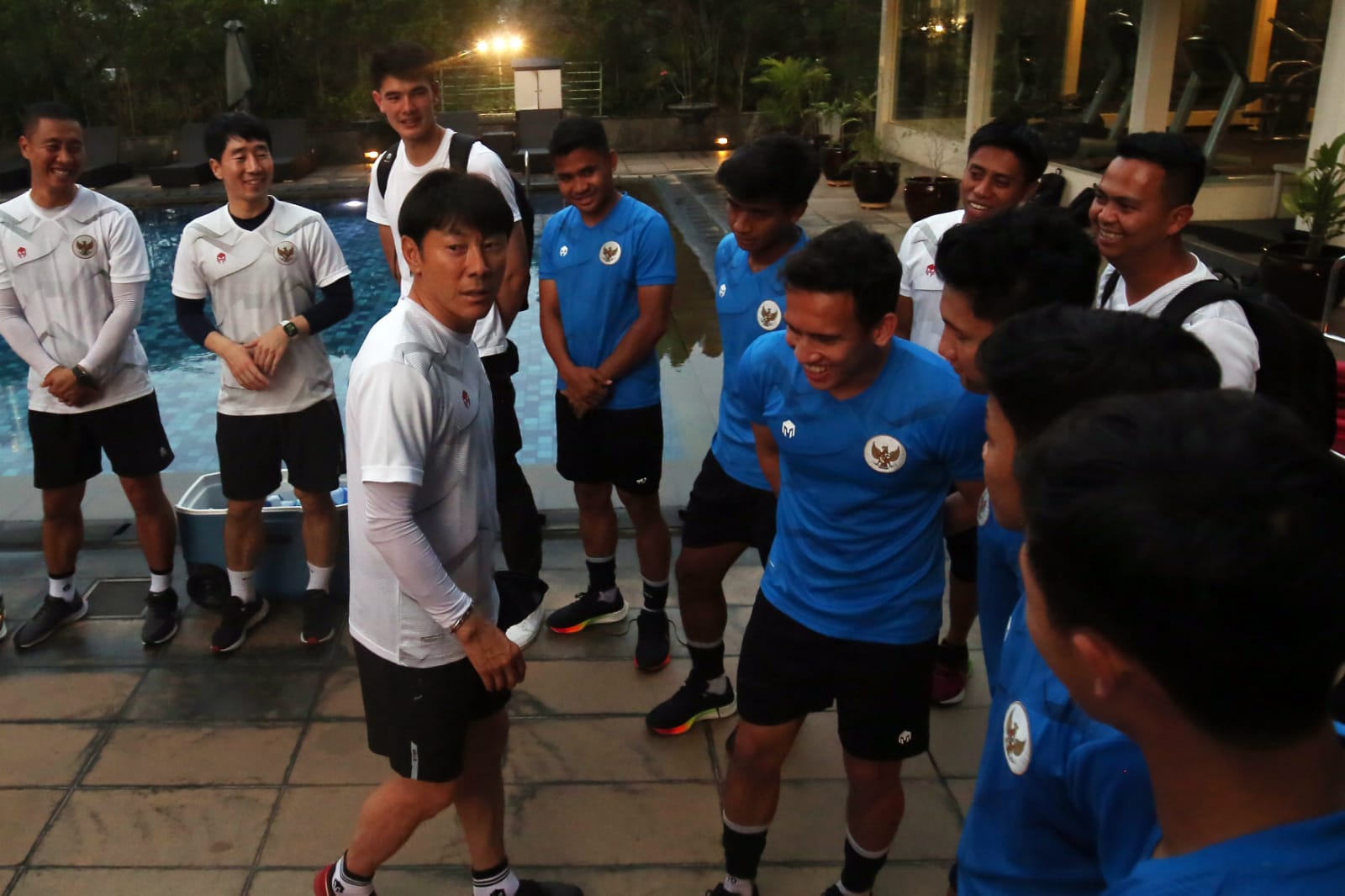 HARITSAH ALMUDATSIR/JAWA POS BEBAN BERAT: Dengan segala persoalan yang ada, Shin Tae-yong diharapkan bisa membawa timnas Indonesia lolos ke Piala Asia. - Image