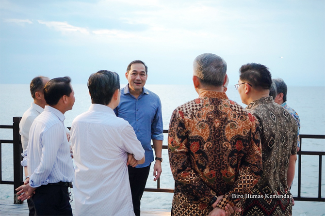 Menteri Perdagangan RI, Muhammad Lutfi berbincangs antai disela Pertemuan Khusus Para Menteri Ekonomi ASEAN (ASEAN Economic Ministers’ Special Meeting) yang dilaksanakan di Bali pada 17–18 Mei 2022. - Image