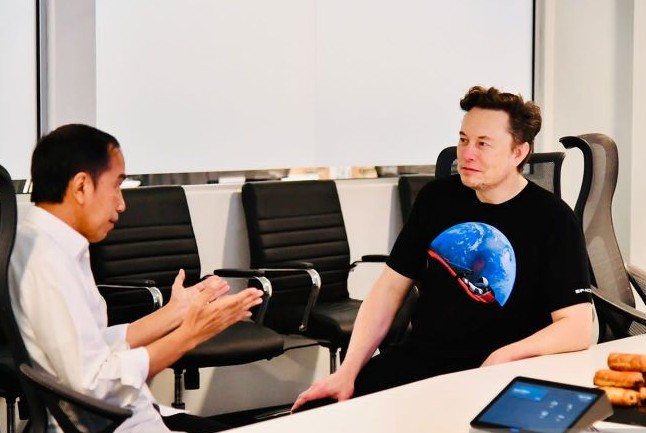 Presiden Joko Widodo berdiskusi dengan pendiri Space X Elon Musk, Sabtu (14/5) waktu setempat. Laily Rachev/Biro Pers Sekretariat Presiden/Antara - Image