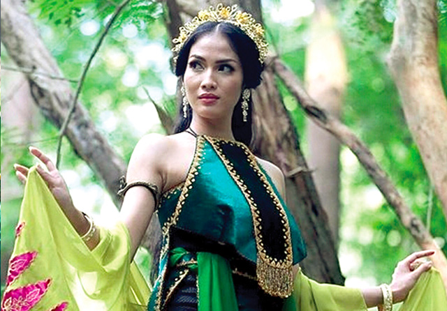 Aulia Sarah saat memerankan Badarawuhi. (Instagram @KKNMovie) - Image