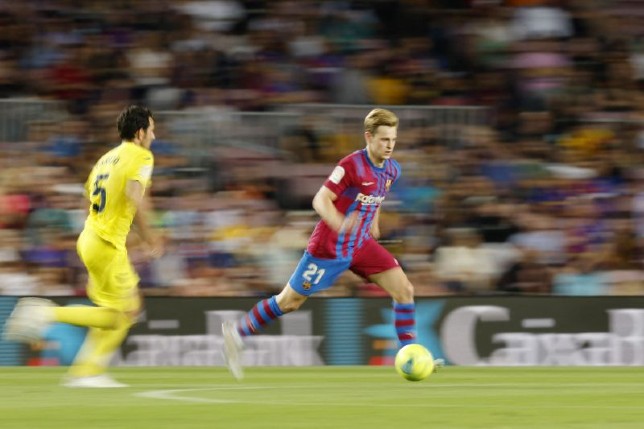Pemain FC Barcelona Frenkie de Jong (kanan). Albert Gea/Reuters/Antara - Image