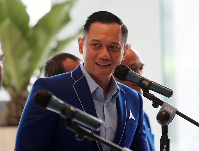 Ketua Umum Partai Demokrat Agus Harimurti Yudhoyono usai menggelar pertemuan tertutup di Kantor DPP Nasdem, Jakarta, Kamis (23/6/2022). Pertemuan antara Partai Demokrat dan Partai NasDem tersebut untuk mempererat komunikasi dan silaturahmi. Foto: Dery Ri - Image