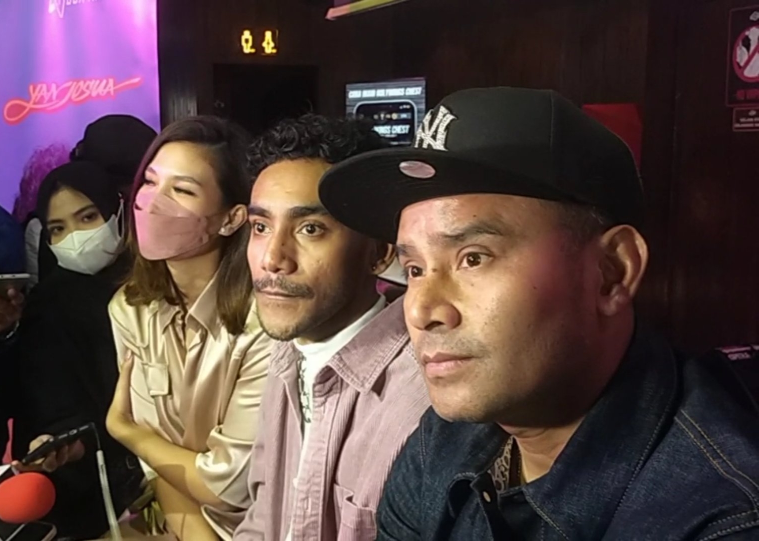 Yan Josua bersama Judika. - Image