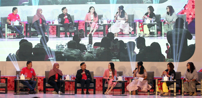 Dari kiri, Ang Christian, Head of Growth & Development PT Kapal Api Global, Diah Puspita Susila, Brand Manager PT Kapal Api Global, Dipl. Ing Paulus I. Nugroho, Head of Bussiness Development & Innovation Centre PT Kapal Api Global, Via Vallen, Brand Am - Image