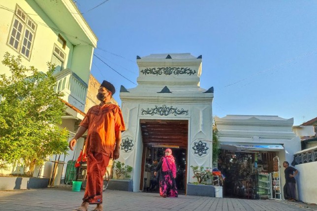 Sejumlah warga berziarah di Makam Sunan Ampel, Kota Surabaya. Diskominfo Surabaya/Antara - Image