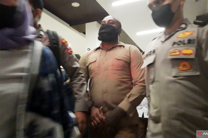 Ajudan atau aide de camp (ADC) Kadiv Propam Polri nonaktif Irjen Polisi Ferdy Sambo usai diperiksa oleh Komnas HAM beberapa waktu lalu di Jakarta. ANTARA/Muhammad Zulfikar. - Image