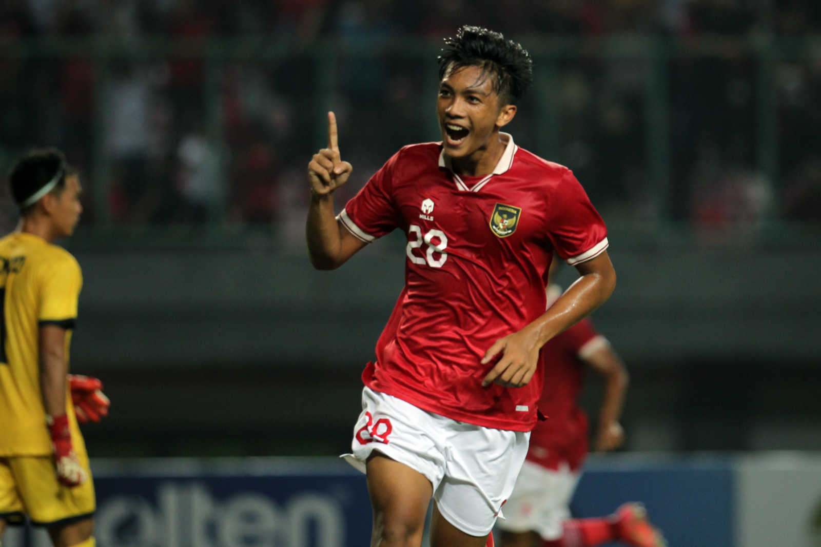 HARITSAH ALMUDATSIR/JAWA POS MONCER: Rabbani Tasnim Siddiq tiga kali membobol gawang Filipina di Stadion Patriot Candrabhaga, Kota Bekasi, tadi malam. - Image