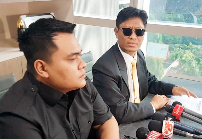 Yafet Rissy (kanan), pengacara Dito Mahendra./Abdul Rahman - Image
