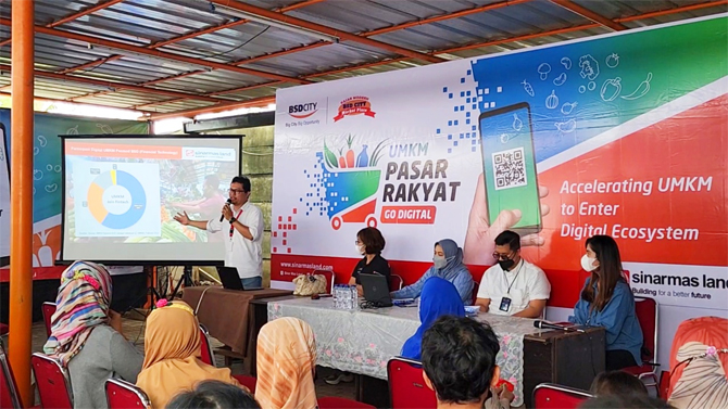 Sinar Mas Land melalui PT Bumi Serpong Damai Tbk menggelar program UMKM Pasar Rakyat Go Digital yang melibatkan 809 pelaku UMKM meliputi pedagang lapak, kios, ruko, selasar, dan tenda yang telah dimulai Juni hingga akhir tahun 2022 di Pasar Modern BSD C - Image