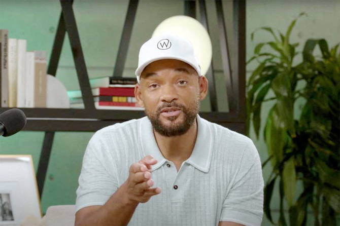 Aktor Will Smith dalam video yang diunggah di YouTube - Image