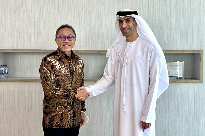 Menteri Perdagangan RI, Zulkifli Hasan bertemu dengan Menteri Ekonomi Uni Emirat Arab (UEA), Thani Bin Ahmed Al Zeyoudi di Abu Dhabi, Kamis (30 Juni 2022). - Image