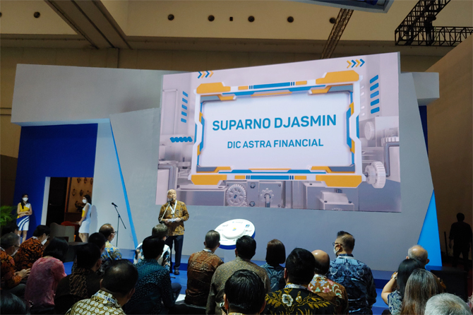 Foto: Direktur ASII sekaligus Director in Charge PT Sedaya Multi Investama atau Astra Financial Suparno Djasmin. (RianAlfianto/JawaPos.com). - Image