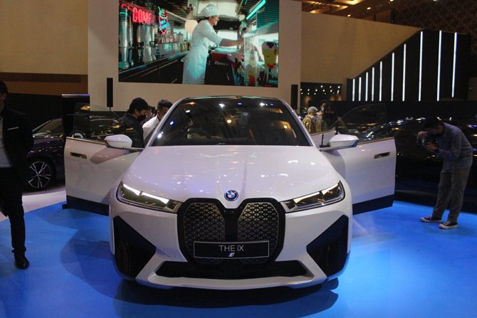 BMW iX (Dery Ridwansah/JawaPos.com) - Image