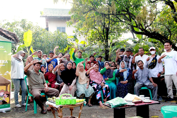 Eratani memberikan pendampingan dalam bentuk edukasi meliputi tips dan prosedur pengolahan lahan, kemudahan akses permodalan, hingga penyaluran hasil panen. - Image