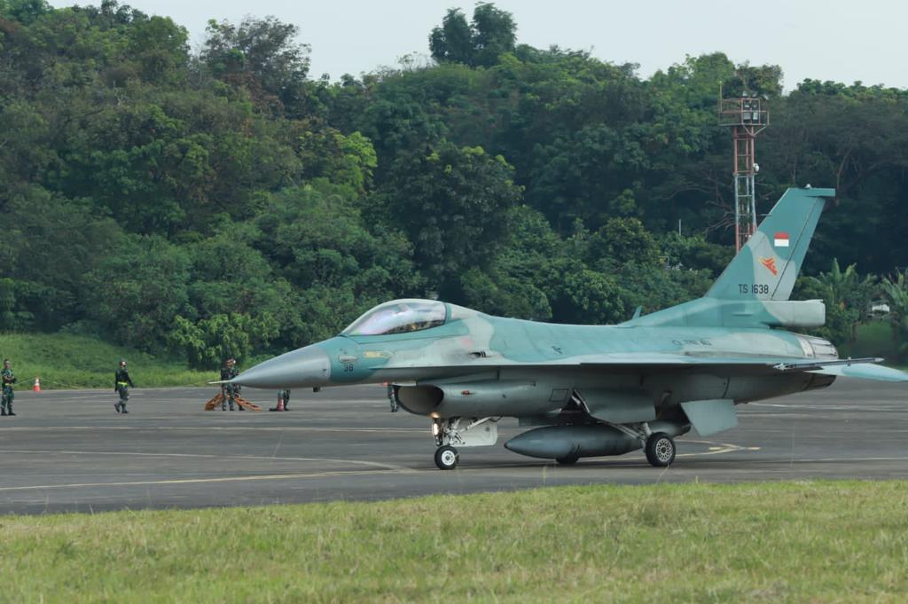 Foto; 18 unit pesawat tempur F-16 Fighting Falcon TNI AU, mendarat di Lanud Halim Perdanakusuma. Credit: istimewa - Image