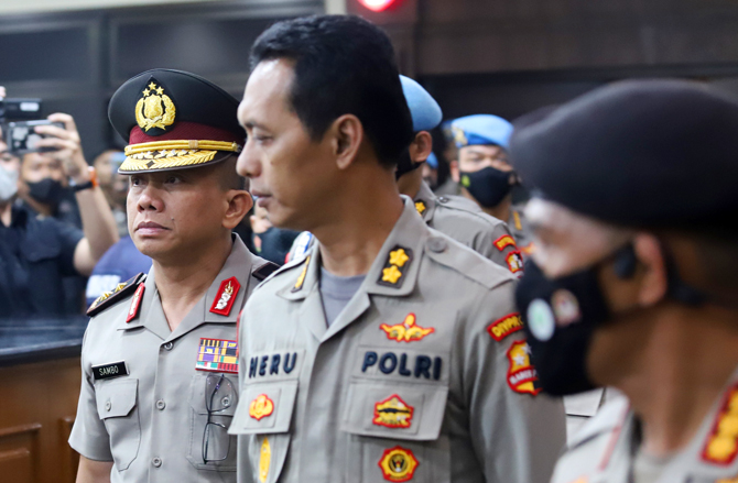 Mantan Kadiv Propam Polri Irjen Ferdy Sambo usai sidang tertutup Komisi Kode Etik Polri (KKEP) di Gedung Transnational Crime Center (TNCC) Divisi Propam Mabes Polri, Jakarta, Kamis (25/8/2022). Polri resmi memecat Irjen Ferdy Sambo dari institusi. Keputus - Image