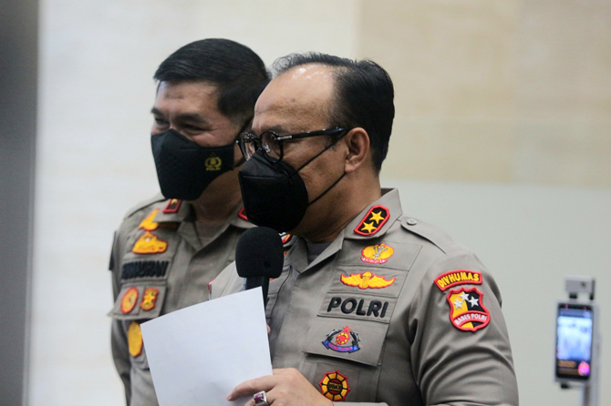 Kadiv Humas Polri Irjen Pol Dedi Prasetyo saat konferensi Pers di gedung Bareskrim, Mabes Polri, Jakarta, Jumat (26/8/2022). Menurut Kadiv Humas Polri Irjen Pol Dedi Prasetyo, setelah menjalani pemeriksaan yang cukup memakan waktu, pemeriksaan PC ditunda. - Image