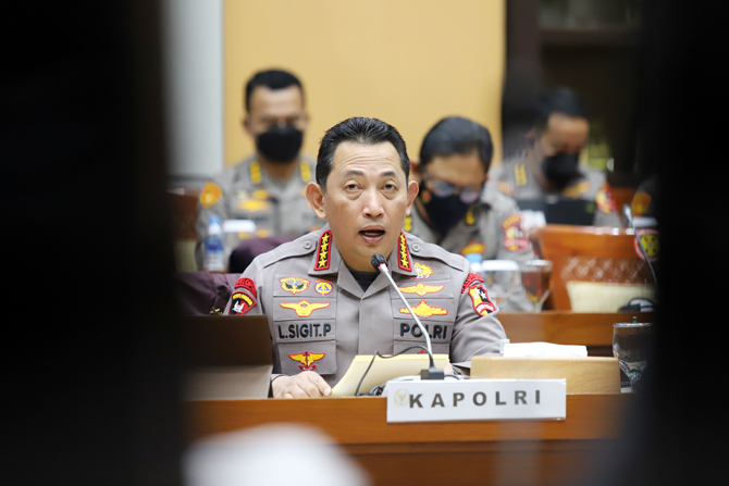 Kapolri Jenderal Sigit Sulistyo mengikuti Rapat Dengar Pendapat (RDP) dengan Komisi III DPR RI, Jakarta, Rabu (24/8/2022). Rapat dengar pendapat ini terkait dengan kasus pembunuhan berencana yang dilakukan mantan Kadiv Propam Polri Irjen Pol Ferdy Sambo k - Image