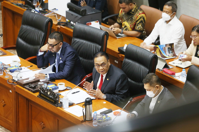 Pimpinan Komisi III saat mengikuti Rapat Dengar Pendapat (RDP) dengan Kapolri Jenderal Sigit Sulistyo Jakarta, Rabu (24/8/2022). Foto: Dery Ridwansah/ JawaPos.com - Image
