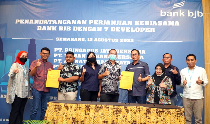 Bank bjb Cabang Semarang bekerja sama dengan 7 pengembang/developer perumahan anggota dari Himperra dan REI untuk membiaya KPR di Grand Candi Hotel, Jalan Sisimangaraja Nomor 16, Semarang. - Image