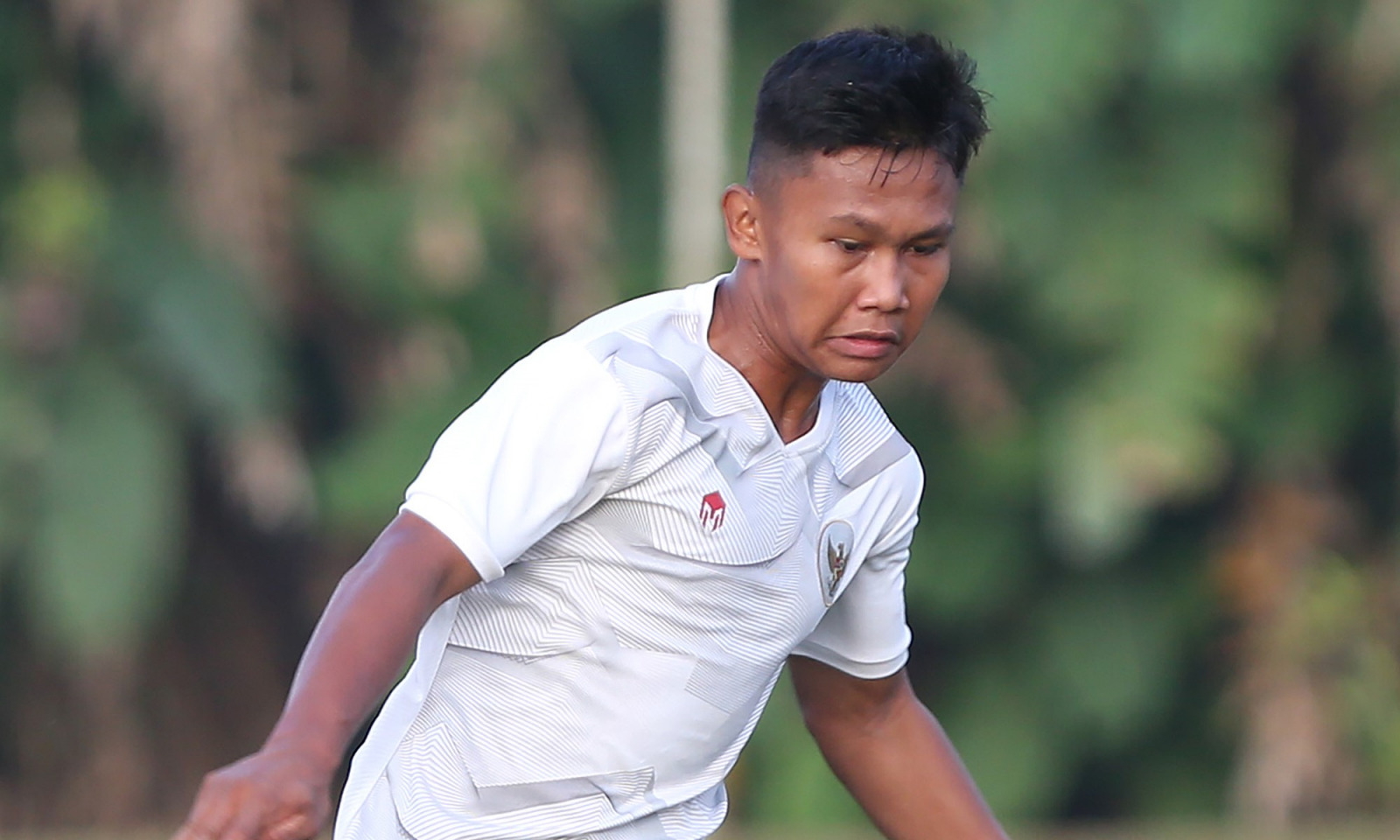 HAUS GOL: Bomber timnas U-16 Nabil Asyura saat berlatih di Jogjakarta kemarin. Dia berambisi menjadi pencetak gol terbanyak. AHMAD KHUSENI/JAWA POS - Image