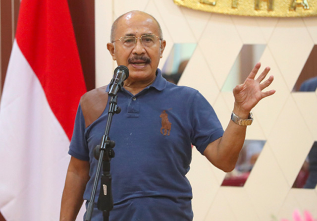 MEMBERSAMAI: Prof Ramlan Surbakti saat hadir di kantor KPU pada awal Agustus lalu. Ramlan punya perhatian dan ketertarikan pada KPU sekarang ini karena menjadi bidang kajian dia. (KPU untuk Jawa Pos) - Image
