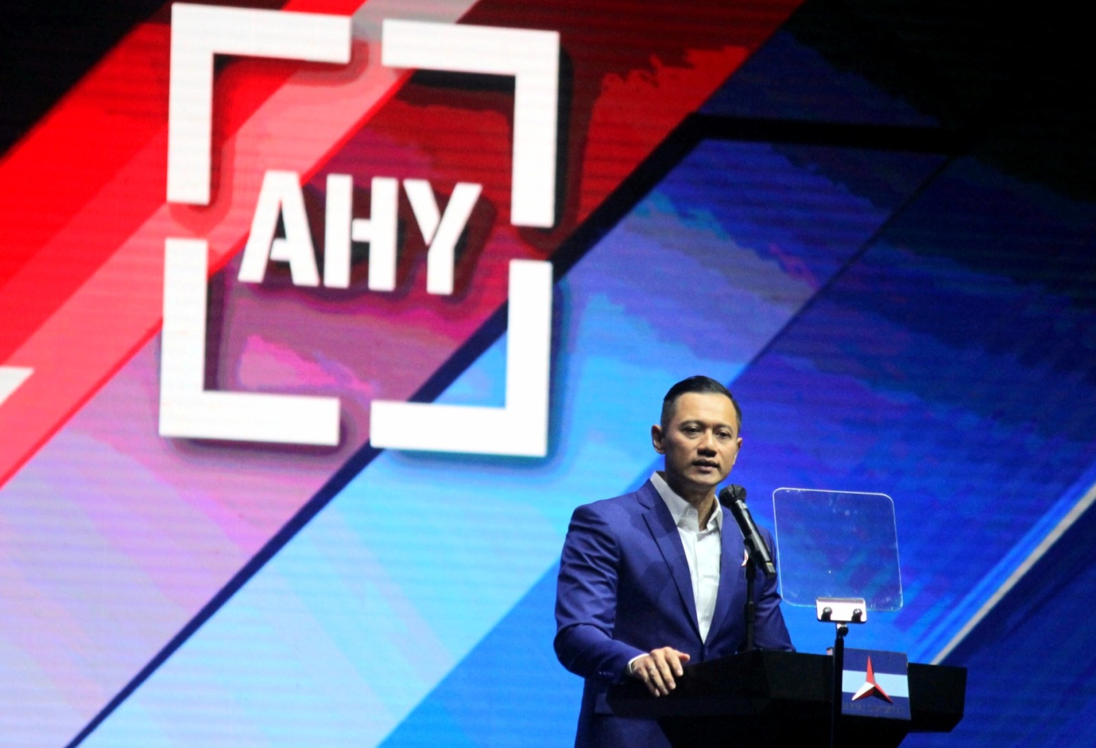 Ketua Umum Partai Demokrat Agus Harimurti Yudhoyono (AHY) saat pidato kebangsaan dalam acara rapimnas Partai Demokrat di JCC Senayan, Jakarta, Jumat (16/9/2022). AHY menyampaikan sejumlah hal mulai dari persoalan yang dihadapi rakyat hari ini hingga renc - Image