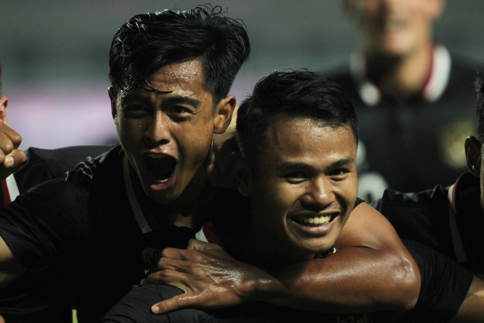 Pesepak bola Timnas Indonesia Dimas Drajad dan Pratama Arhan melakukan selebrasi usai mencetak gol ke gawang Curacao dalam laga FIFA Match day distadion Gelora Bandung Lautan Api (GBLA), Bandung, Jawa Barat, Sabtu (24/9/2022). HARITSAH ALMUDATSIR/JAWA POS - Image