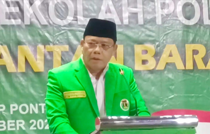 Foto: Mardiono saat Mukerwil dan Sekolah Politik DPW PPP se-Kalbar. - Image