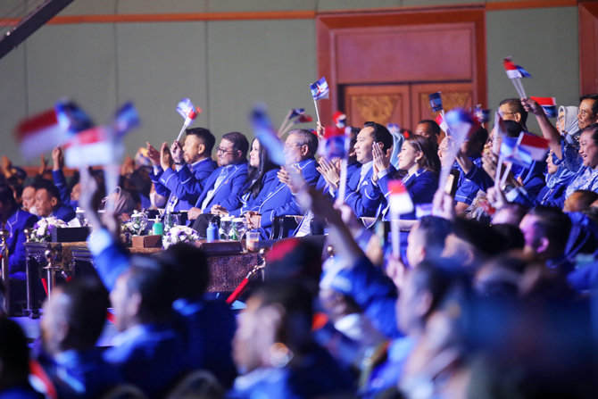 Sejumlah kader partai Demokrat hadir pada Rapat Pimpinan Nasional (Rapimnas) Partai Demokrat di Jakarta Convention Center (JCC), Jakarta, Jumat (16/9/2022). AHY dalam pidato kebangsaannya membahas isu-isu nasional dan strategi Partai Demokrat dalam pemena - Image