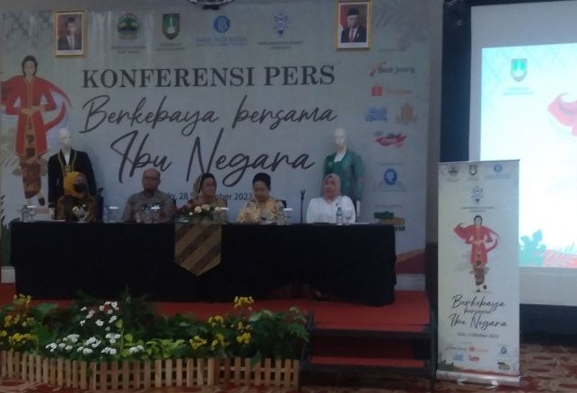 Jumpa pers parade kebaya di Solo, Rabu (28/9). Aris Wasita/Antara - Image
