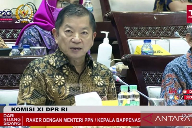 Tangkapan layar Menteri Perencanaan dan Pembangunan Nasional (PPN/Kepala Bappenas) Suharso Monoarfa dalam rapat kerja bersama Komisi XI DPR RI yang dipantau di Jakarta, Senin (12/9/2022). (Antara) - Image