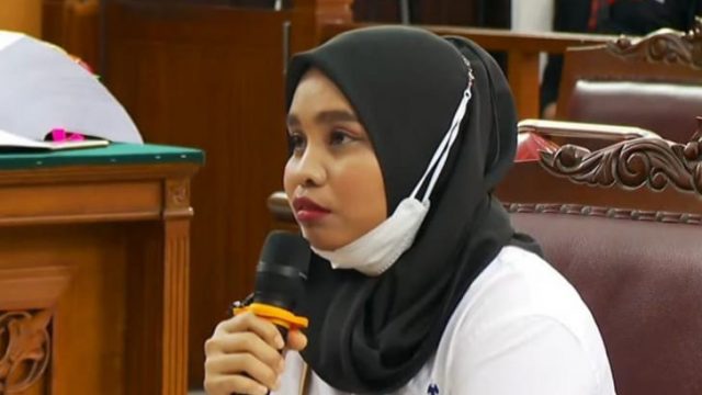 Asisten Rumah Tangga (ART) keluarga Ferdy Sambo, Susi menjadi saksi dalam persidangan untuk terdakwa Bharada Richard Eliezer Pudihang Lumiu alias Bharada E di PN Jakarta Selatan. (Istimewa) - Image