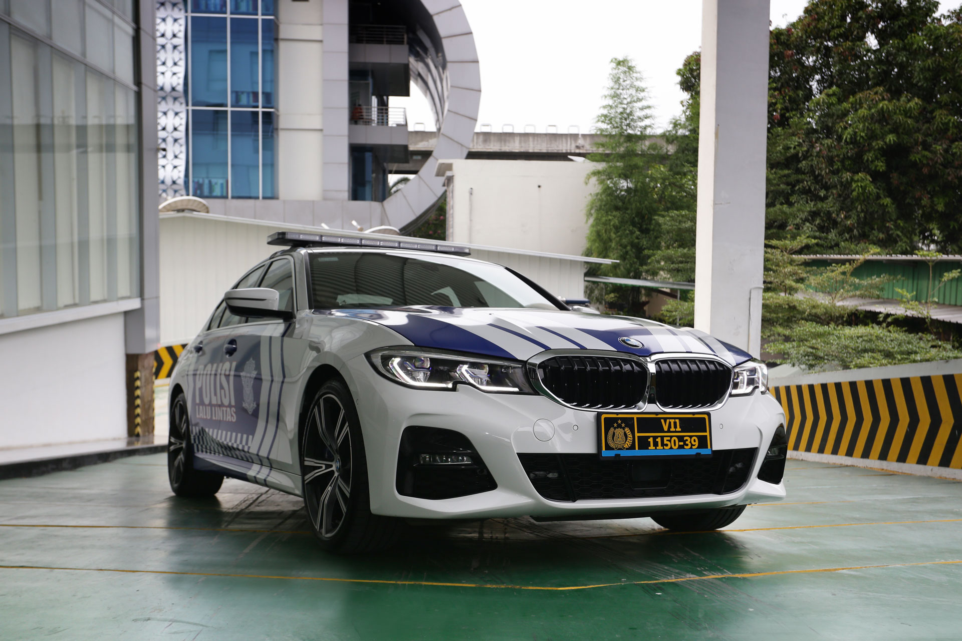 BMW 330e M Sport siap sambut tamu Presidensi G20. (Istimewa). - Image