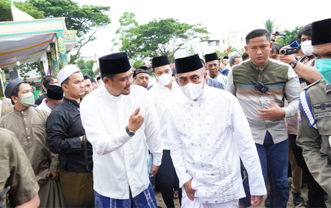 Wali Kota Medan Bobby Nasution (kiri) bersama Gubernur Sumatera Utara Edy Rahmayadi dalam satu kesempatan menghadiri sebauh acara di Medan. - Image