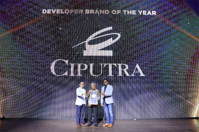 Kolaborasi 99 Group dan Indonesia Property Watch (IPW) sukses menggelar Golden Property Awards (GPA) The People’s Choice bertempat di Bengkel Space, SCBD, Jakarta pada Kamis (13/10). - Image