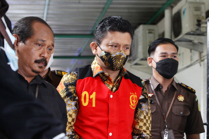 Terdakwa Ferdy Sambo tiba di Pengadilan Negeri (PN) Jakarta Selatan untuk menjalani persidangan perdana perkara kasus pembunuhan Nofriansyah Yoshua Hutabarat atau Brigadir J di Pengadilan Negeri Jakarta Selatan, Jakarta, Senin (17/10/2022). Ferdy Sambo dk - Image