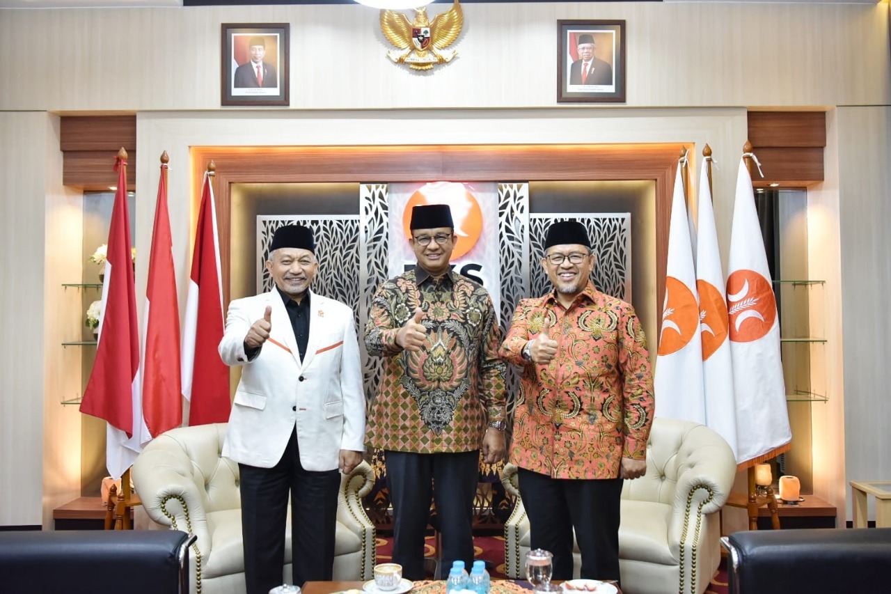 Anies bertemu Presiden PKS Ahmad Syaikhu dan Wakil Ketua Majelis Syuro PKS Ahmad Heryawan di kantor DPP PKS, Jalan TB Simatupang, Jakarta Selatan, Minggu (30/10). - Image