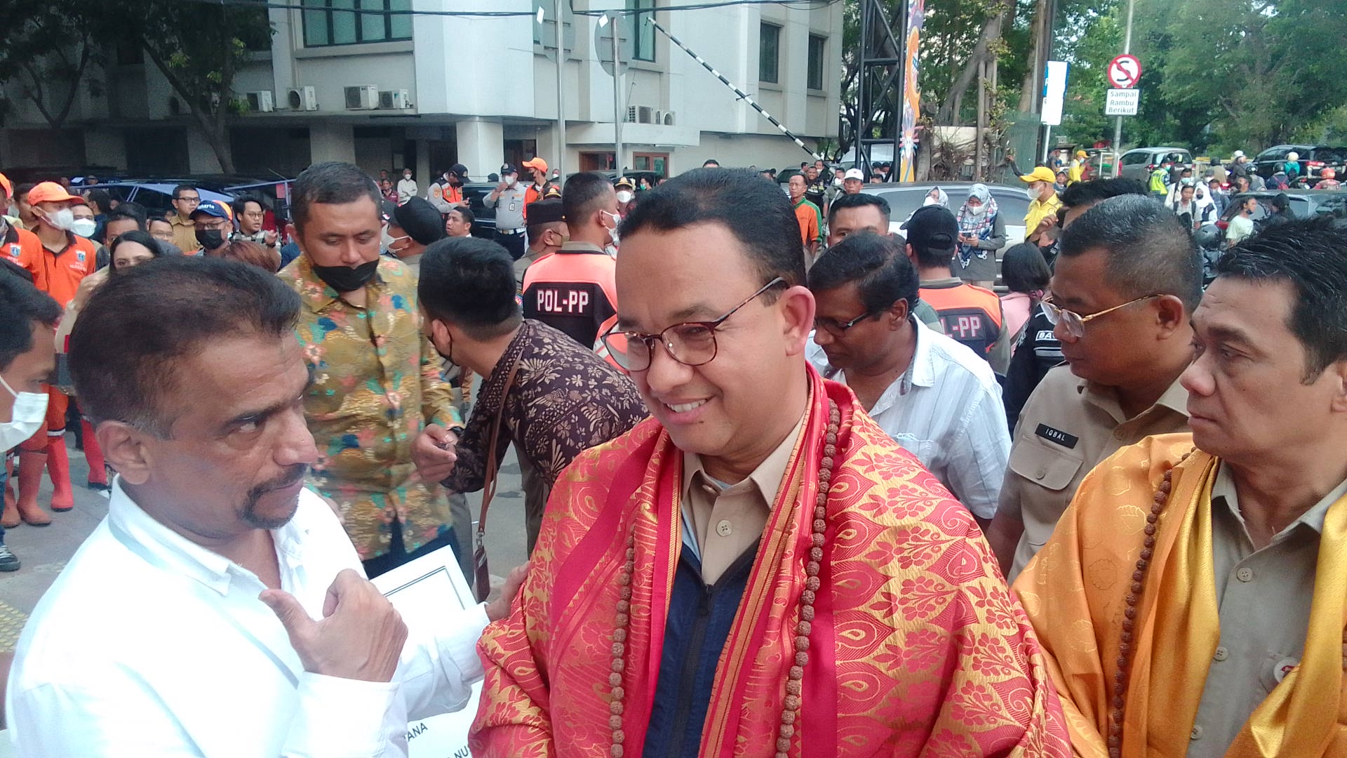 Gubernur DKI Jakarta Anies Baswedan usai peresmian Little India di Pasar Baru, Jakarta Pusat, Senin (10/10). (Tazkia Royyan Hikmatiar/JawaPos.com) - Image