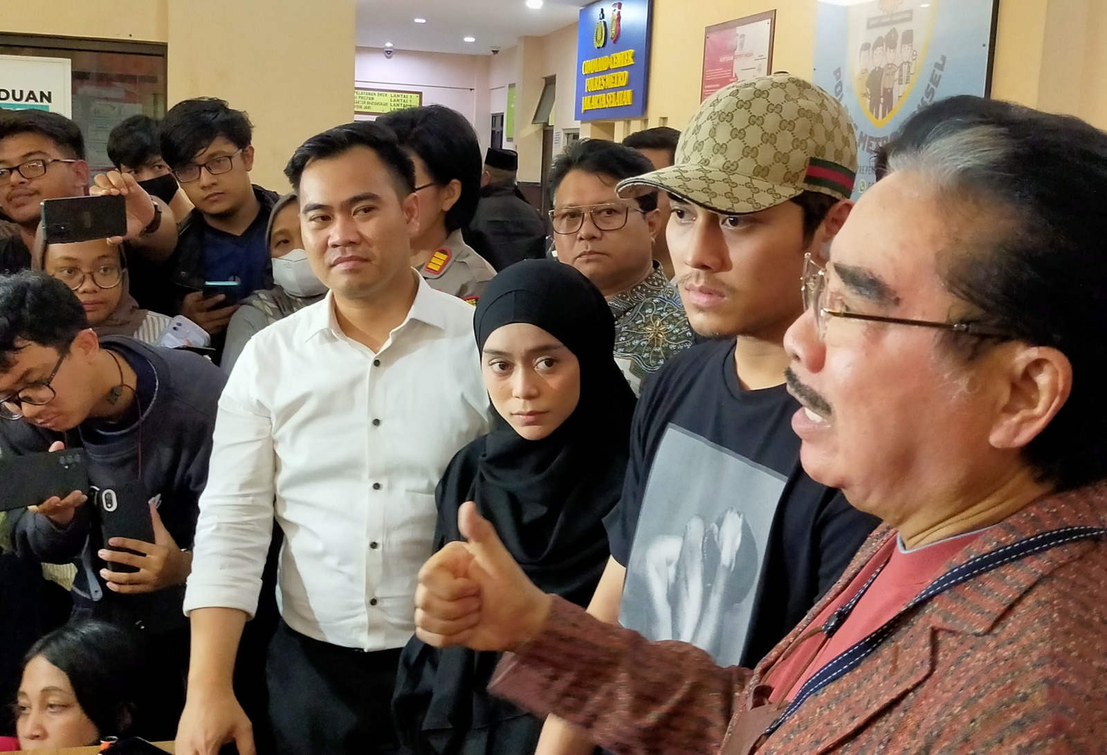Restorative justice tercapai, kasus KDRT dengan tersangka Rizky Billar di-SP3. (Abdul Rahman/JawaPos.com) - Image