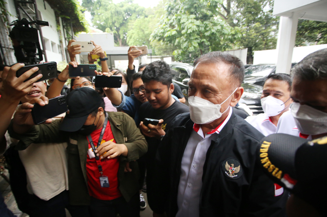 Ketua Umum PSSI Mochamad Iriawan (Iwan Bule) tiba di Kantor Komnas HAM Jalan Latuharhary, Jakarta, Kamis (13/10/2022). Iwan datang ke Kantor Komnas HAM terkait permintaan keterangan dari tragedi kemanusiaan di Stadion Kanjuruhan Malang, Jawa Timur, Sabtu - Image