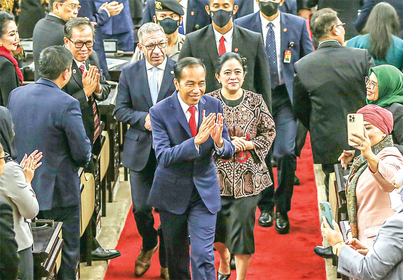 FORUM WAKIL RAKYAT DUNIA: Jokowi didampingi Puan Maharani dan Presiden Inter-Parliamentary Union Duarte Pacheco saat pembukaan G20 Parliamentary Speakers Summit (P20) di Senayan, Jakarta, Kamis (6/10). (HENDRA EKA/JAWA POS) - Image