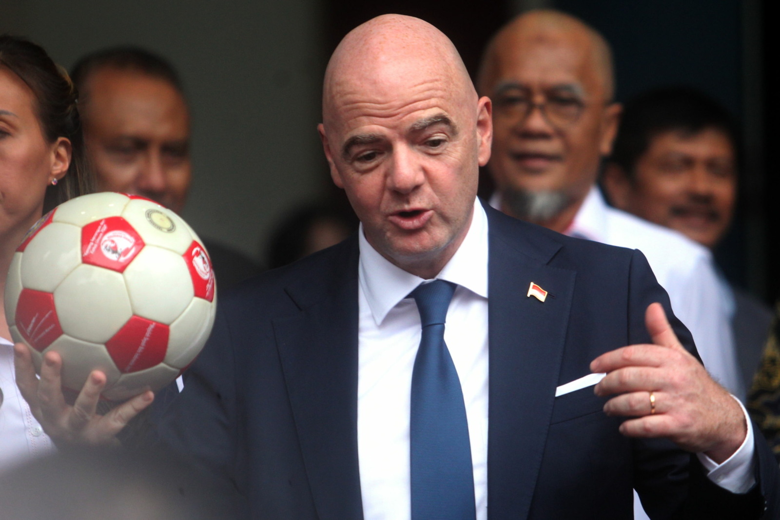 Presiden Induk Asosiasi Sepak bola Dunia (FIFA) Gianni Infantino setibanya di Kantor PSSI di Jakarta, Selasa (18/10/2022). HARITSAH ALMUDATSIR/JAWA POS - Image