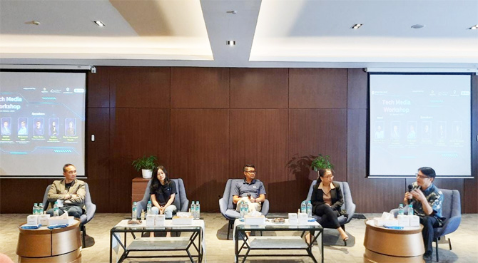 (Kiri-kanan) Irawan Harahap (Chief Digital Tech and Ecosystem Sinar Mas Land), Indira Shadrina (Co-Founder & CCO IDEAL), Bayu Seto (Partner Living Lab Venture), Maria Herawati Manik (Country Manager Rumah123.com), dan Mulyawan Gani (Chief Transformation O - Image